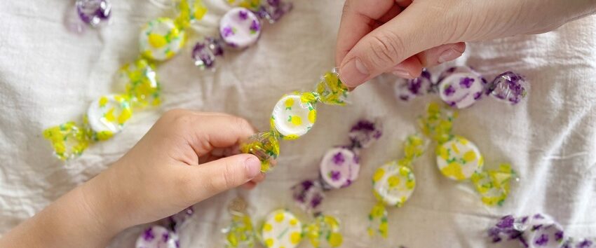 子どもと一緒にラムネを楽しむ ラムネサイダーのフルーツポンチ おかしなくらいおかし好き