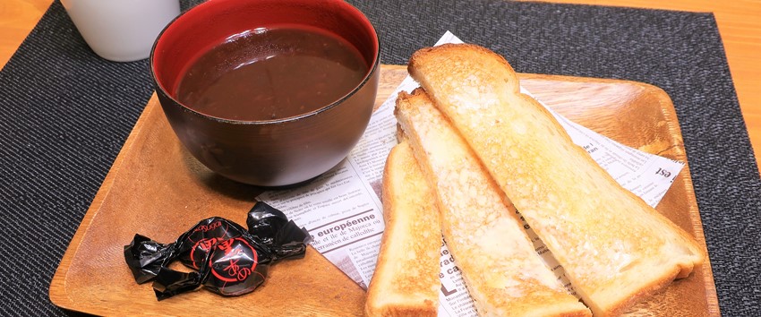 これが小倉トーストの原点⁉10分で完成する「黒あめ」を使った絶品アレンジ名古屋めし『黒糖風味の小倉ぜんざいトースト』