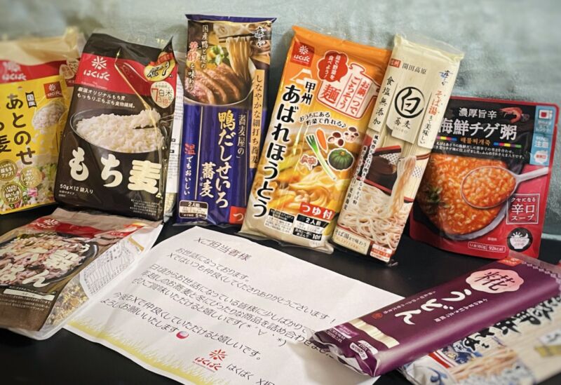 Image for the Tweet beginning: はくばくさん@hakubaku_jp からお手紙💌＆年末年始に絶対大活躍なクリスマスプレゼント🎁いただいてしまった🎅🎄みんなはどれから食べたい？🤤私は鴨だしせいろ蕎麦┏(┏＾д＾)┓ｿﾊﾞｧ 